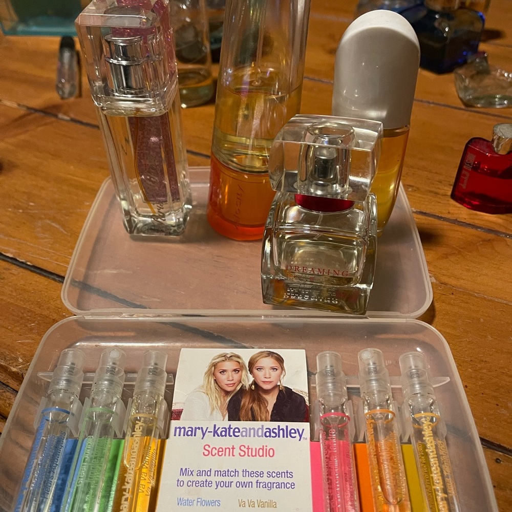 bundle of 8 perfumes